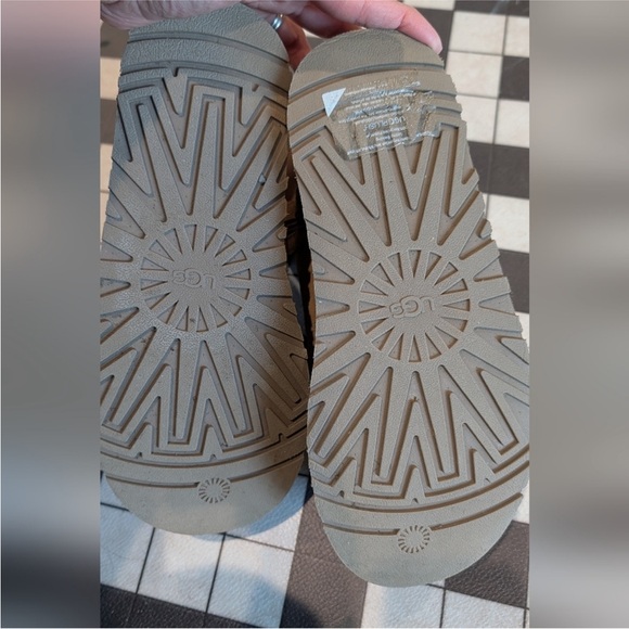 UGG Brown Platform Winter Boots - Picture 5 of 5